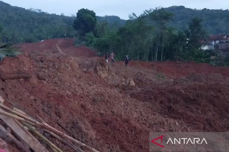 Mengapa Warga Cilacap Antre Berjam-jam untuk Cek Kesehatan Gratis di Jalan A. Yani?